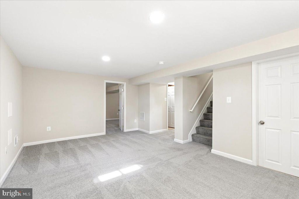 Image 39 of property listing at 216 CHEDDINGTON RD, Linthicum Heights, MD 21090