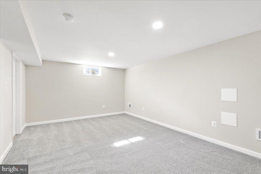 Image 41 of property listing at 216 CHEDDINGTON RD, Linthicum Heights, MD 21090