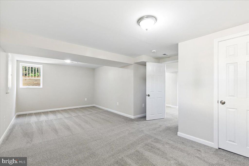 Image 43 of property listing at 216 CHEDDINGTON RD, Linthicum Heights, MD 21090