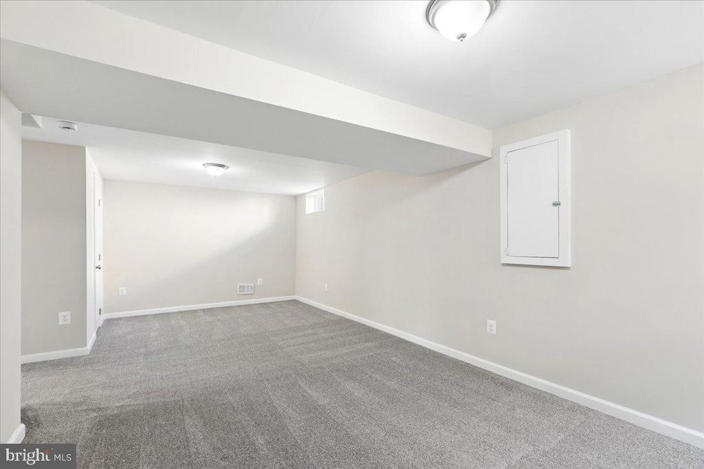 Image 45 of property listing at 216 CHEDDINGTON RD, Linthicum Heights, MD 21090