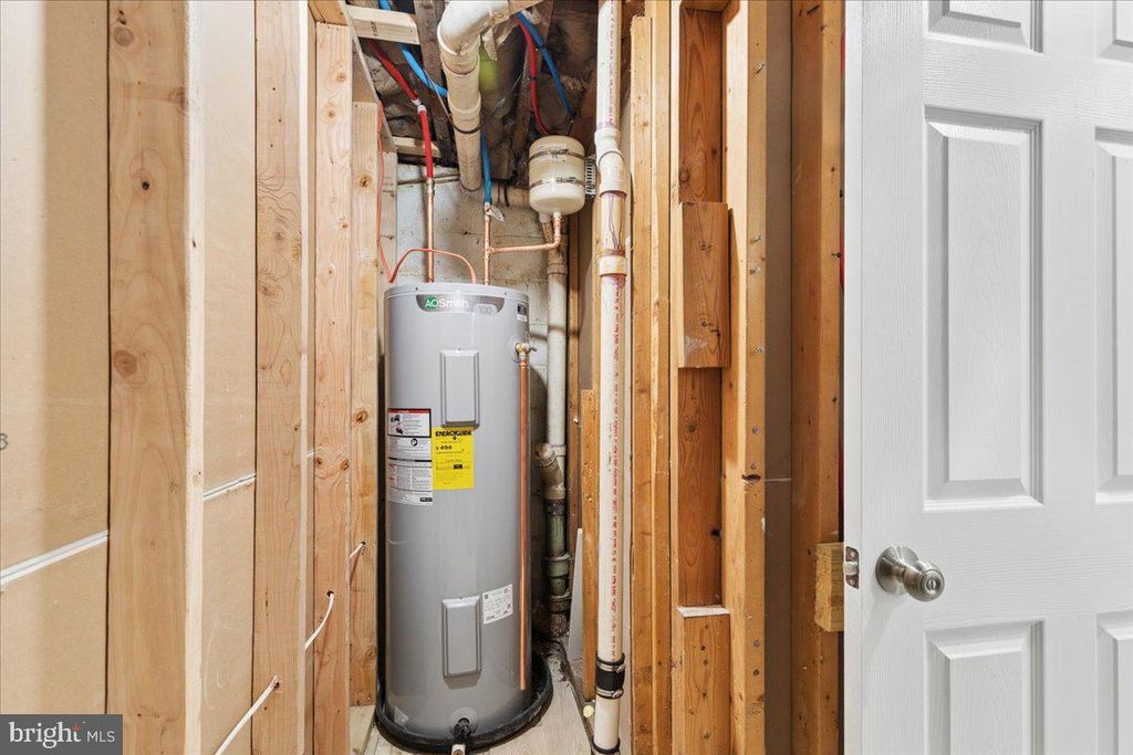 Image 46 of property listing at 216 CHEDDINGTON RD, Linthicum Heights, MD 21090