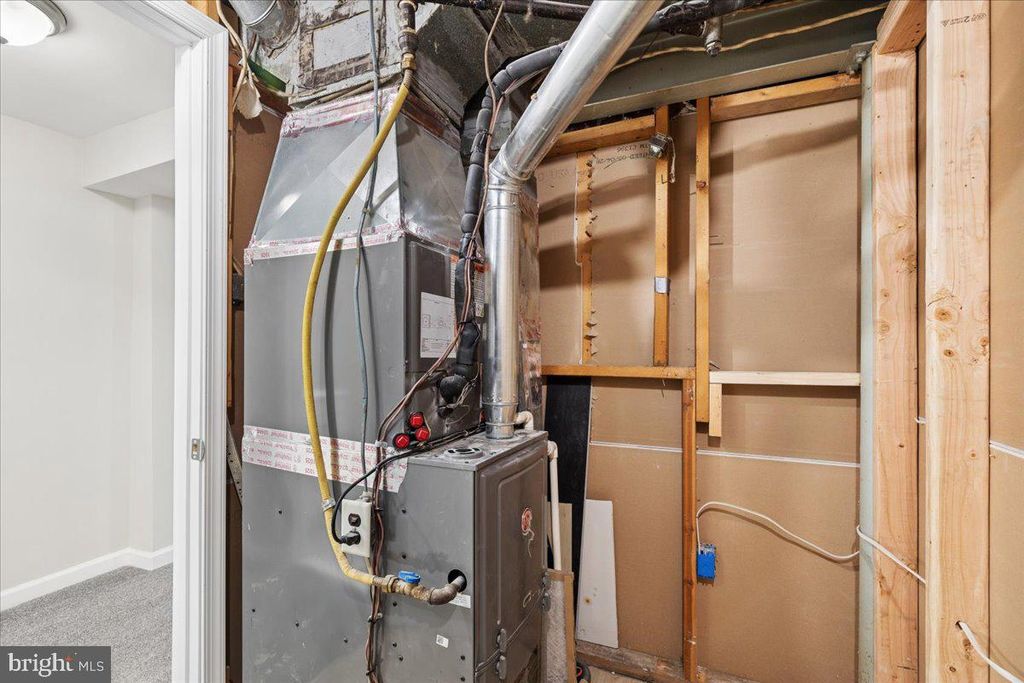 Image 47 of property listing at 216 CHEDDINGTON RD, Linthicum Heights, MD 21090