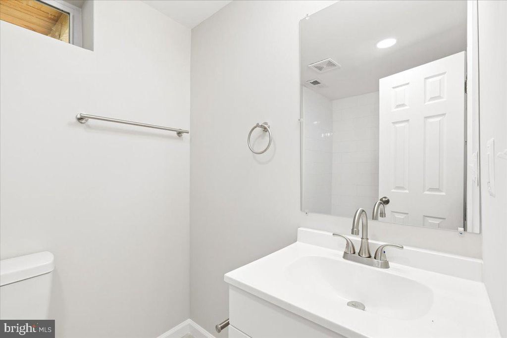 Image 48 of property listing at 216 CHEDDINGTON RD, Linthicum Heights, MD 21090