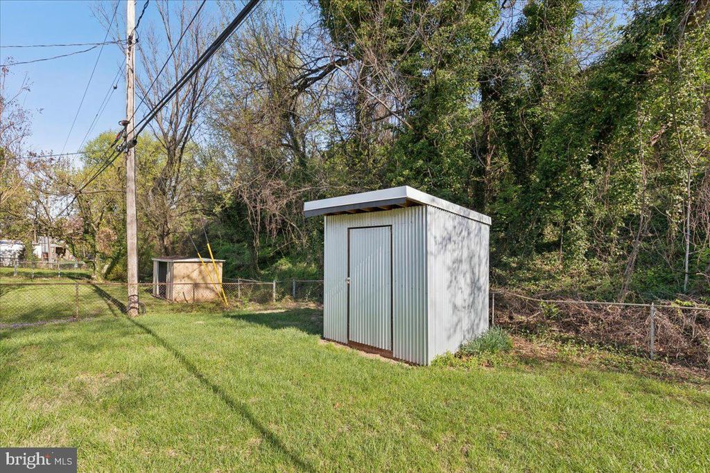 Image 57 of property listing at 216 CHEDDINGTON RD, Linthicum Heights, MD 21090