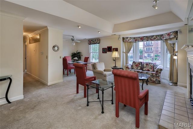 210 N Taylor Avenue C, Kirkwood, MO 63122