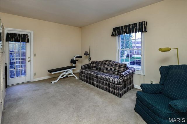 210 N Taylor Avenue C, Kirkwood, MO 63122