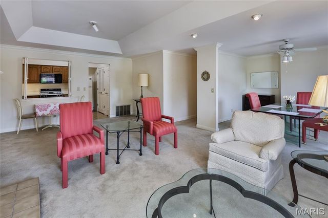 210 N Taylor Avenue C, Kirkwood, MO 63122