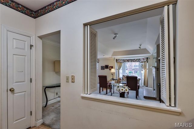 210 N Taylor Avenue C, Kirkwood, MO 63122