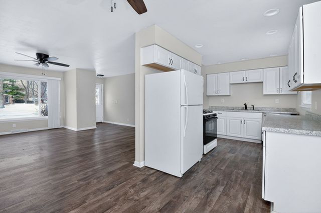 86 Circle Drive E, Montgomery, IL 60538