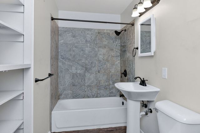 86 Circle Drive E, Montgomery, IL 60538