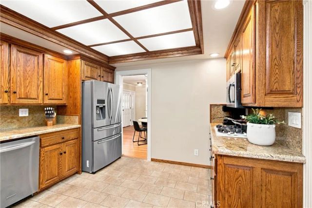 821 Groton Drive, Burbank, CA 91504