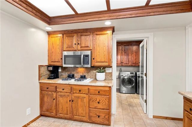 821 Groton Drive, Burbank, CA 91504