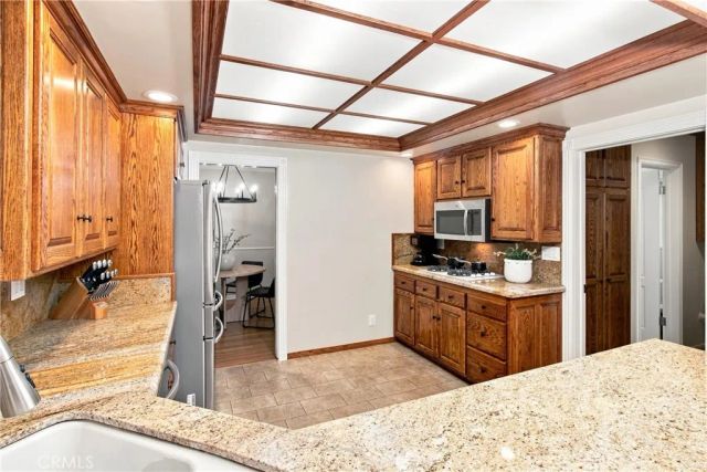 821 Groton Drive, Burbank, CA 91504