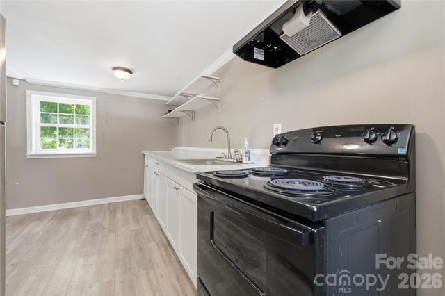 933 Rowan Street, Charlotte, NC 28208