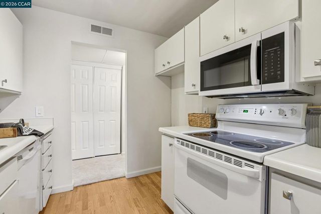 310 N Civic Dr 205, Walnut Creek, CA 94596