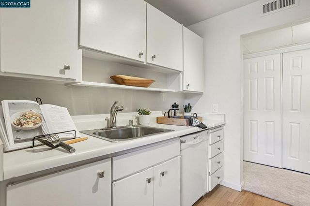 310 N Civic Dr 205, Walnut Creek, CA 94596