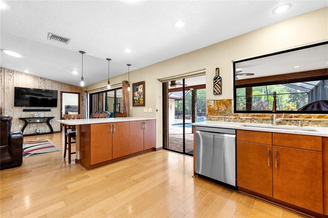 9985 W BAY STREET, Seminole, FL 33776