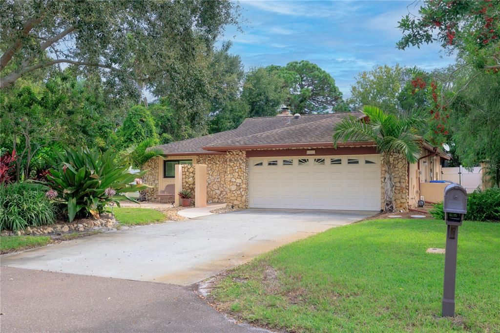 9985 W BAY STREET, Seminole, FL 33776