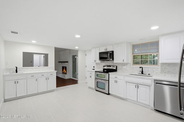 3510 SANDBURG Road, Jacksonville, FL 32277