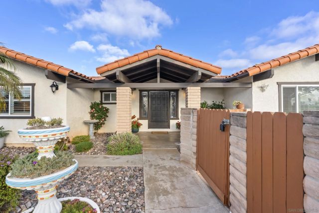 1918 Odell Cir, Vista, CA 92084