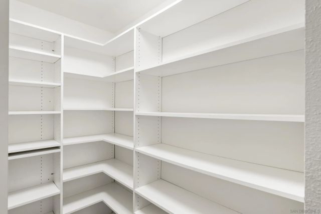 1918 Odell Cir, Vista, CA 92084