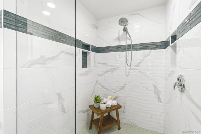 1918 Odell Cir, Vista, CA 92084