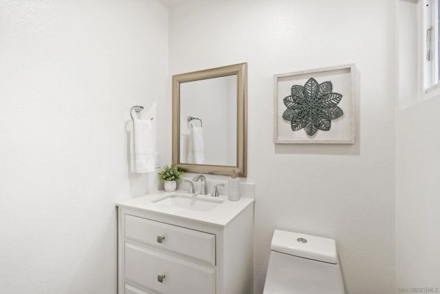 1918 Odell Cir, Vista, CA 92084