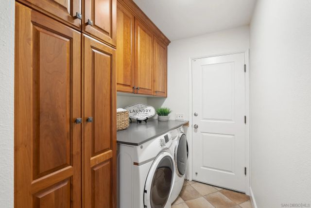 1918 Odell Cir, Vista, CA 92084