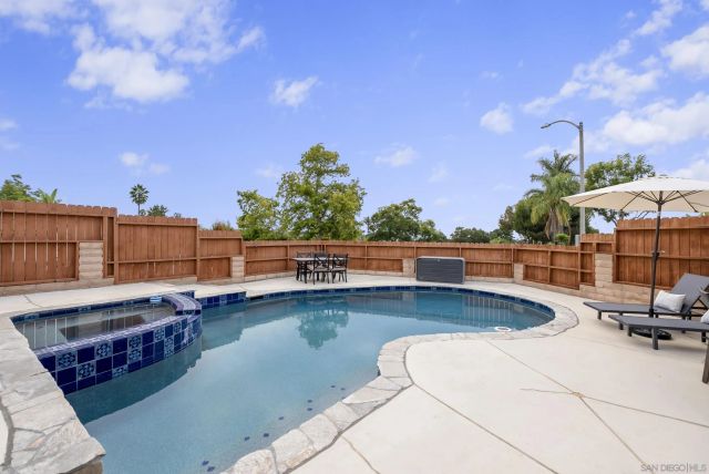 1918 Odell Cir, Vista, CA 92084