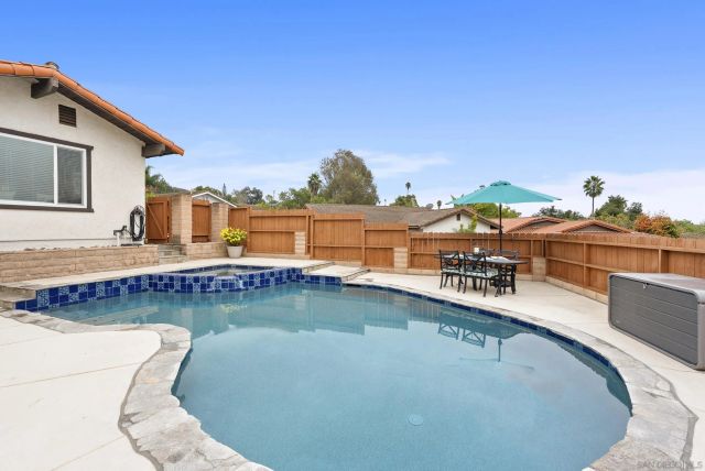 1918 Odell Cir, Vista, CA 92084