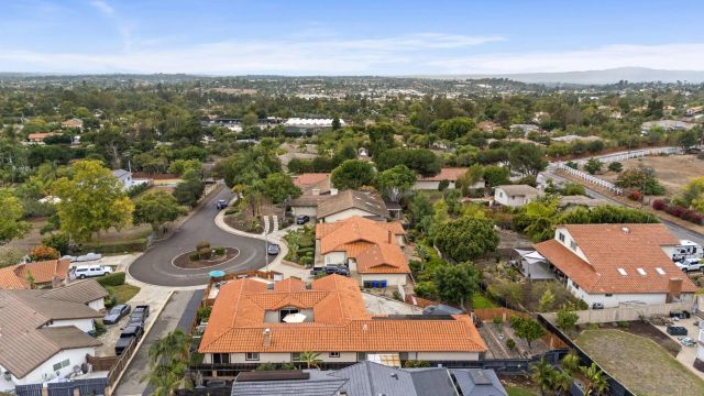 1918 Odell Cir, Vista, CA 92084