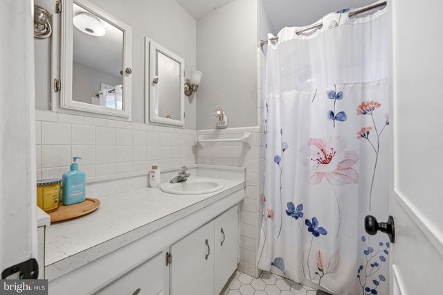 1013 E TAMPA AVE, Cherry Hill, NJ 08034