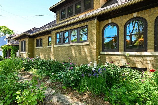 2405 N 73rd STREET, Wauwatosa, WI 53213