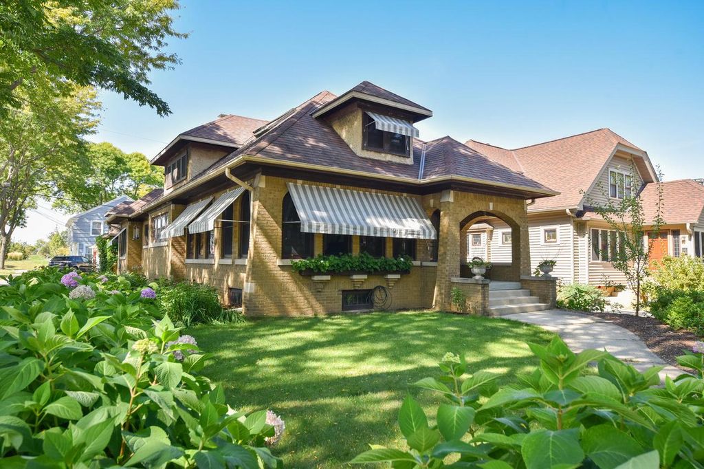 2405 N 73rd STREET, Wauwatosa, WI 53213