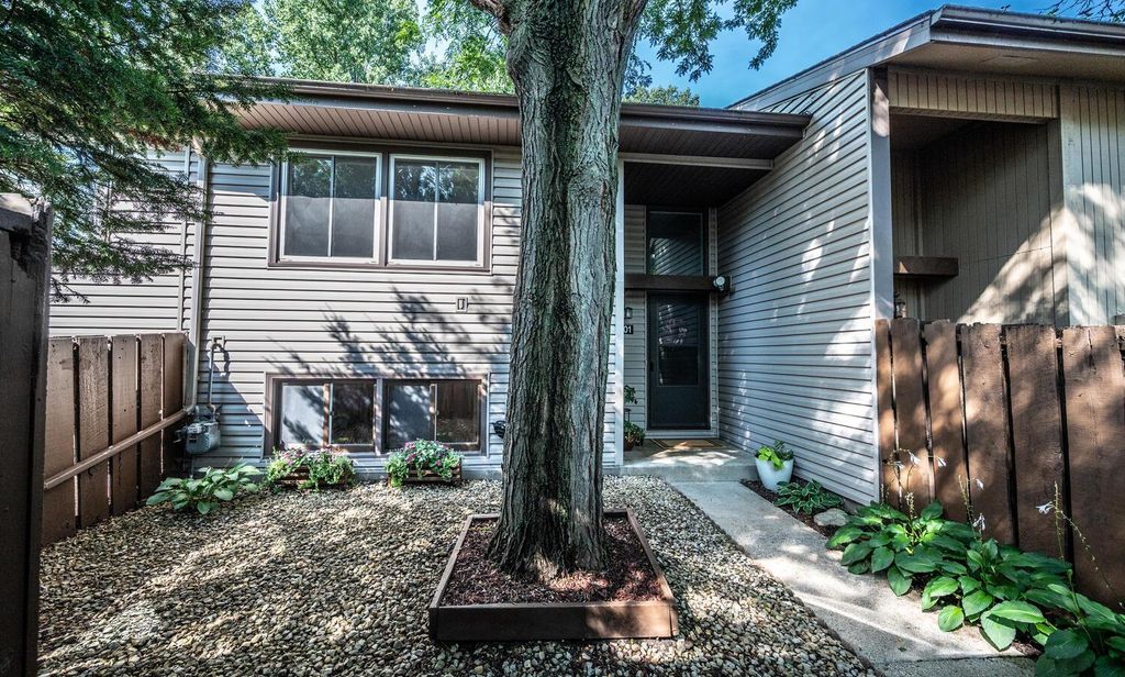 101 River Woods Lane, Burnsville, MN 55337