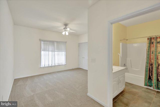 82 FAIRFAX LN, Annville, PA 17003