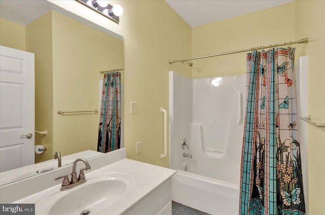 82 FAIRFAX LN, Annville, PA 17003