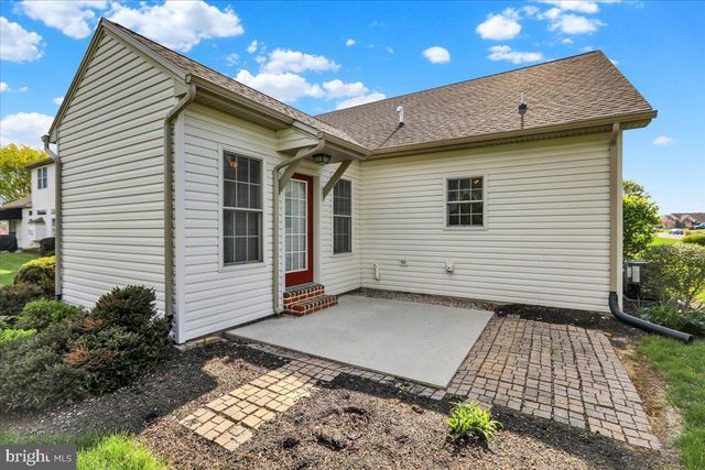82 FAIRFAX LN, Annville, PA 17003