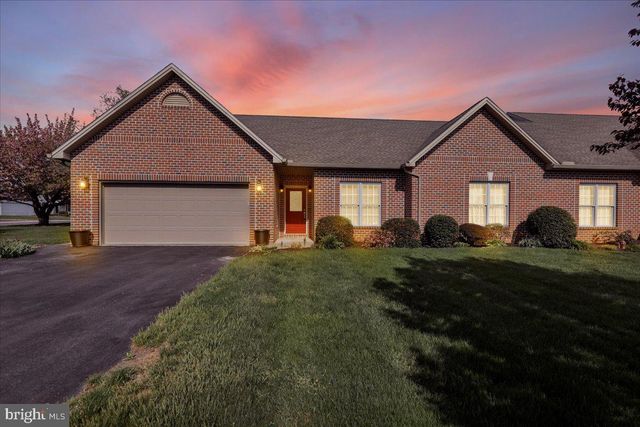 82 FAIRFAX LN, Annville, PA 17003