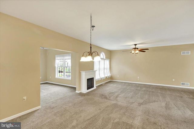 82 FAIRFAX LN, Annville, PA 17003