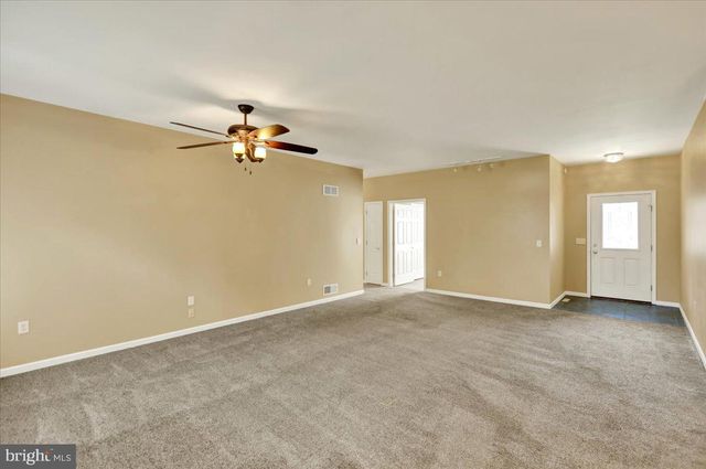 82 FAIRFAX LN, Annville, PA 17003