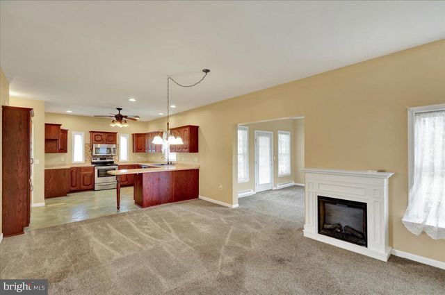 82 FAIRFAX LN, Annville, PA 17003