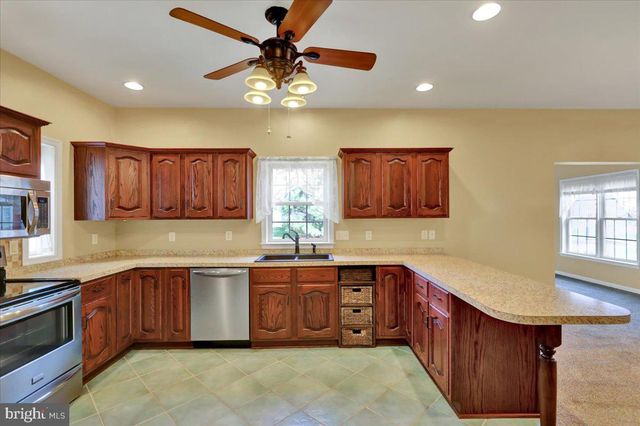 82 FAIRFAX LN, Annville, PA 17003
