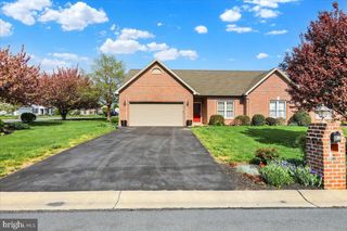 82 FAIRFAX LN, Annville, PA 17003