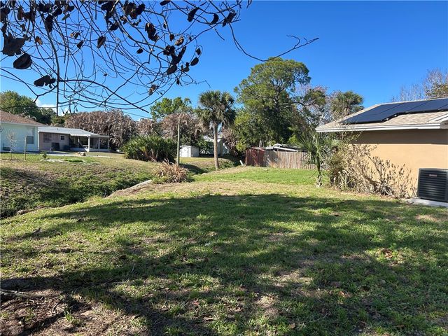 558 Fleming Street, Sebastian, FL 32958