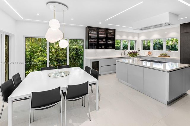 7150 W Lago Dr, Coral Gables, FL 33143