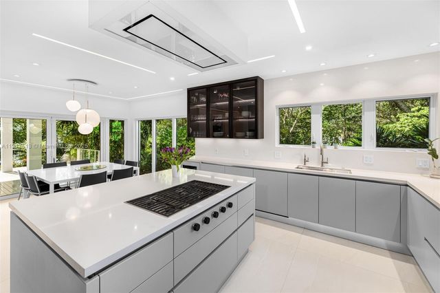 7150 W Lago Dr, Coral Gables, FL 33143