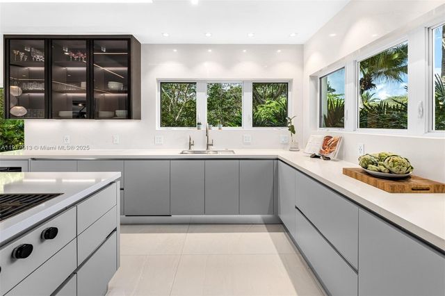 7150 W Lago Dr, Coral Gables, FL 33143