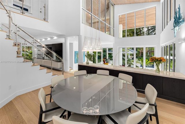 7150 W Lago Dr, Coral Gables, FL 33143