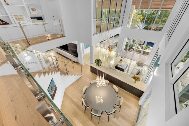 7150 W Lago Dr, Coral Gables, FL 33143